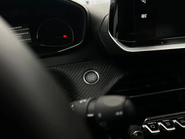 Peugeot 208 1.2 PureTech Allure 2023 Benzine 16