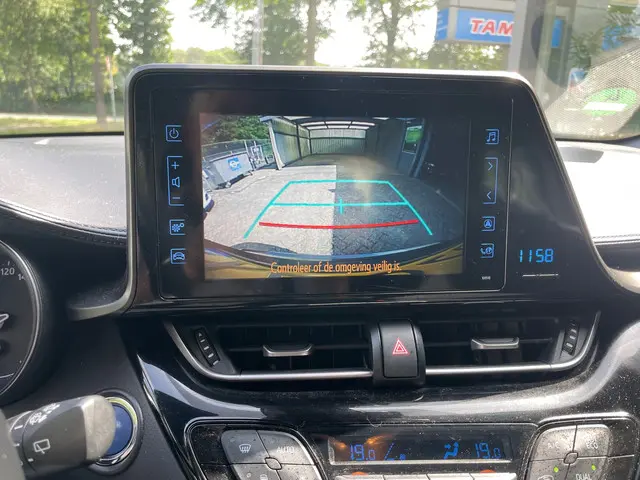 Toyota C-HR 1.8 Hybrid Active 2019 Hybride Benzine 8