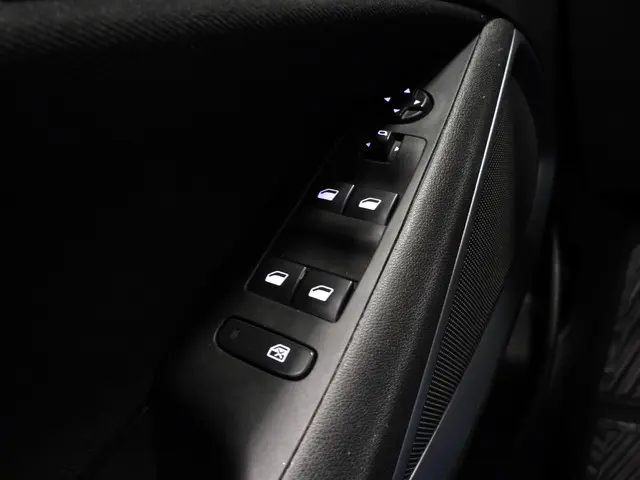 Opel Crossland X 1.2i Online Edition+ 2018 Benzine 13