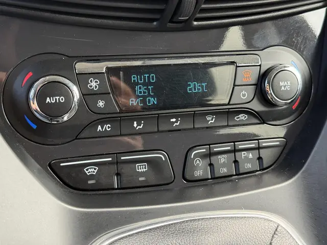 Ford Kuga 1.6 Titanium 2013 Benzine 27