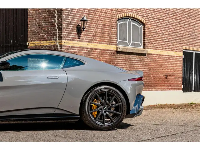 Aston Martin V8 Vantage 4.0 2018 Benzine 82