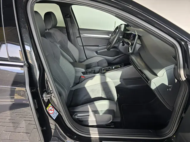 Volkswagen Golf 1.5 eTSI Edition 50 2024 Hybride Benzine 37