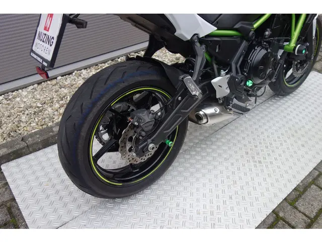 Kawasaki Z650 ABS 2020 Benzine 11