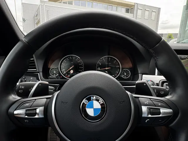 BMW 5 Serie Touring 520i High Executive 2015 Benzine 4