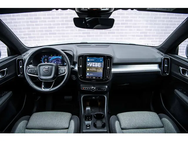 Volvo XC40 2.0 B4 Core 2024 Benzine 5