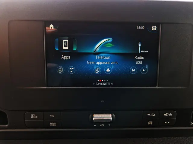 Mercedes-Benz Sprinter 211 1.9 CDI L2 H2 2022 Diesel 26