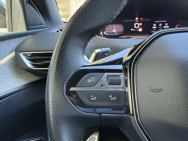 Peugeot 5008 1.2T 130pk Automaat GT 2024 Benzine 17