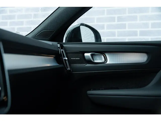 Volvo XC40 2.0 B4 Plus Dark 2025 Benzine 7