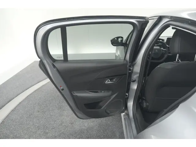 Peugeot 208 PureTech 100 Allure 2022 Benzine 64
