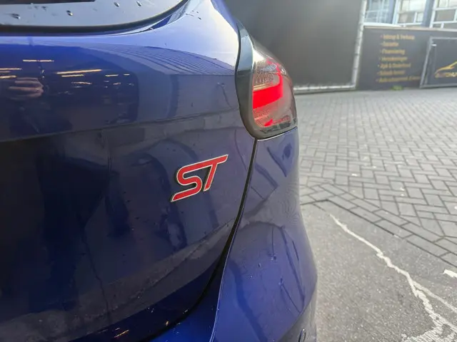 Ford Focus 2.0 ST-3 250 PK Liefhebbers auto 2016 Benzine 6