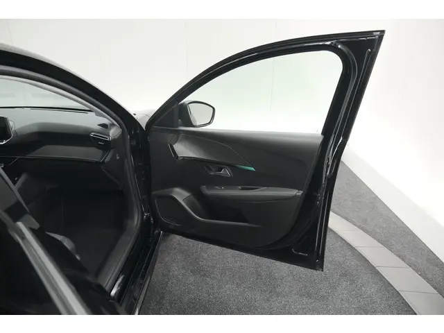 Peugeot 208 PureTech 100 Allure Pack 2023 Benzine 60