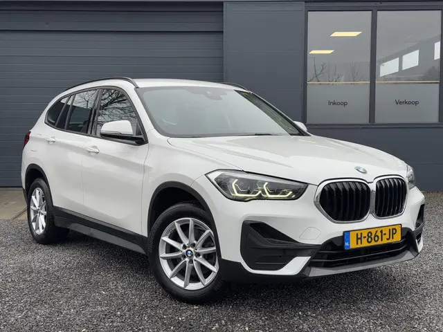 BMW X1 sDrive18i Executive Edition 2020 Benzine 4
