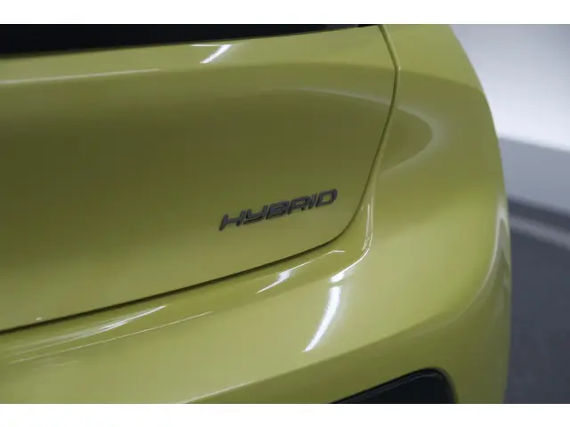 Peugeot 208 Hybrid 136 e-DCS6 GT 2024 Hybride Benzine 25