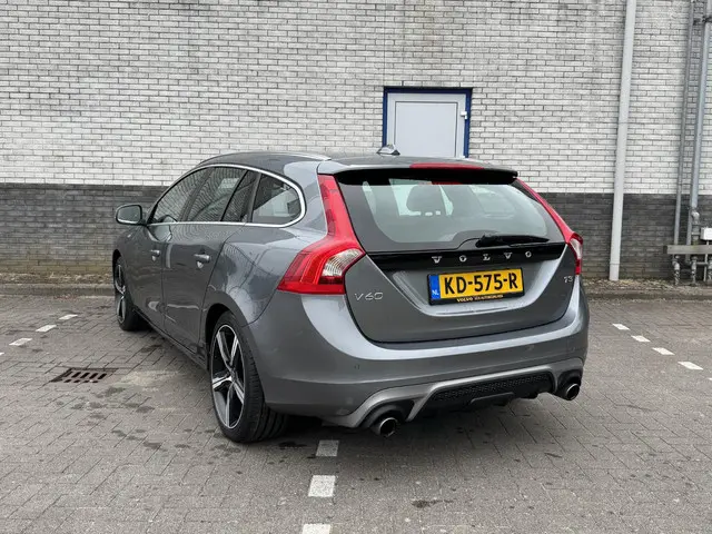 Volvo V60 1.5 T3 R-Design 2016 Benzine 14
