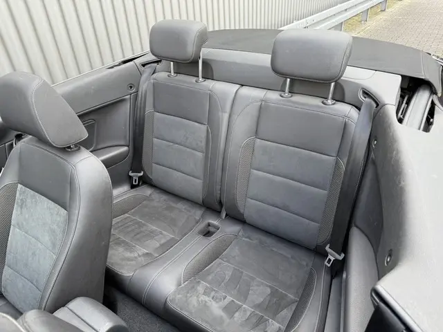 Volkswagen Golf Cabriolet 1.2 TSI BlueMotion 2012 Benzine 8