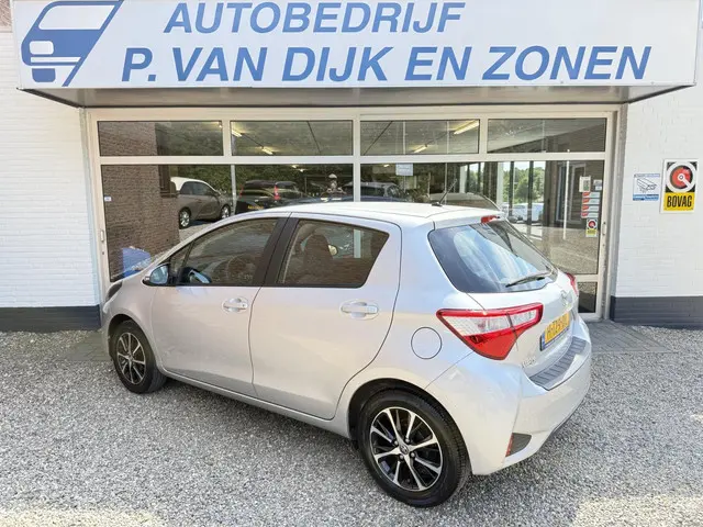 Toyota Yaris 1.0 VVT-i Connect 1e eigenaar 2019 Benzine 2