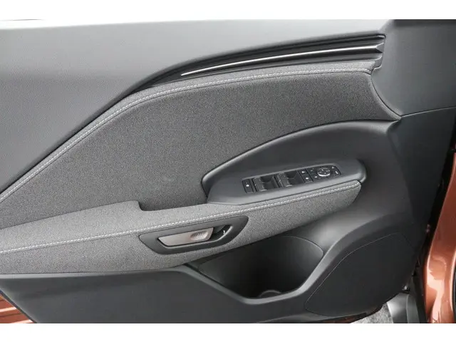 Lexus LBX 2WD 2025 Hybride Benzine 28