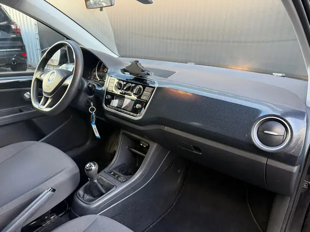 Volkswagen up! 1.0 BMT move up! 2017 Benzine 18