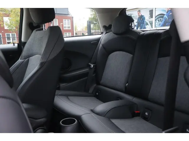 MINI Cooper Mini 1.5 Camden Edition 2023 Benzine 24