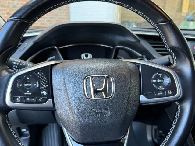 Honda Civic 1.5 i-VTEC Executive 2018 Benzine 21
