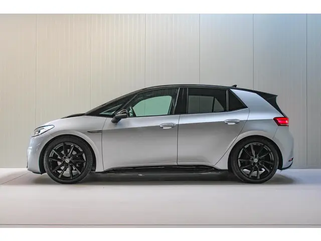 Volkswagen ID.3 Pro 58 kWh | LEDER | UNIEK! | 2020 Elektrisch 6
