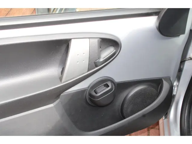 Peugeot 107 1.0 Première Automaat 2012 Benzine 15