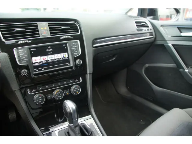 Volkswagen Golf 1.4 TSI ACT Highline !! 150 PK !! 2016 Benzine 24