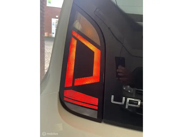 Volkswagen up! 1.0 BMT high up! 2018 Benzine 17