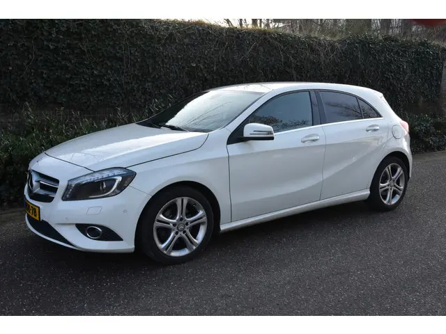 Mercedes-Benz A-Klasse 180 Prestige 2013 Benzine 2