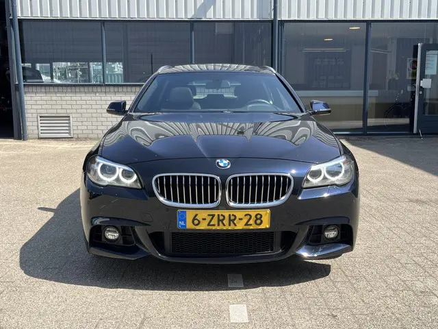BMW 5 Serie Touring 520i High Executive 2015 Benzine 46