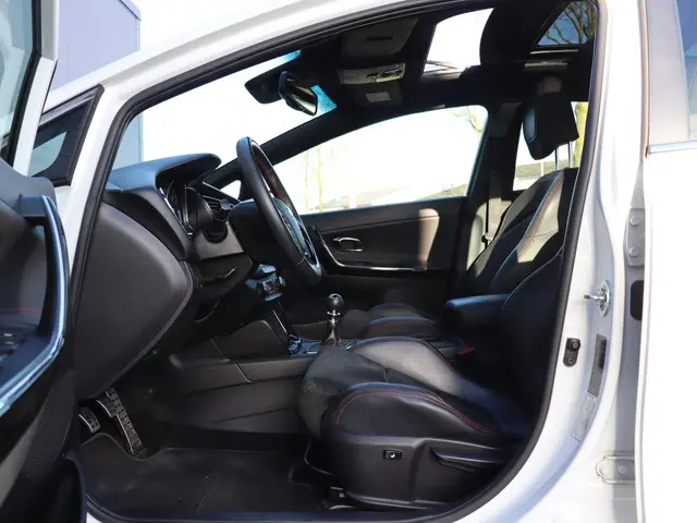 Kia cee'd 1.6 GT 204 PK navi PANODAK airco 2014 Benzine 13