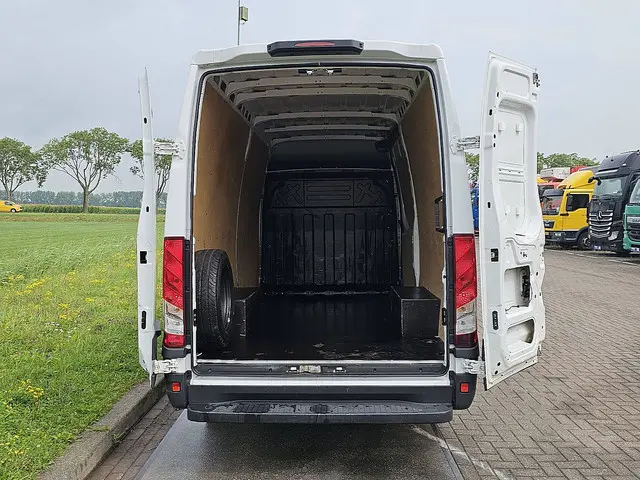 Iveco Daily 35S14 2021 Diesel 12