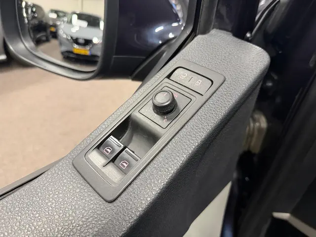 Volkswagen Transporter 2.0 TDI L2H1 DC 2018 Diesel 15