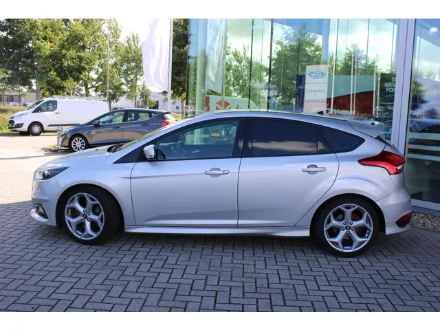 Ford Focus 2.0 ST-3 2015 Benzine 2