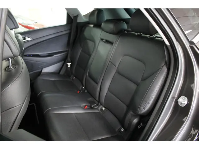 Hyundai Tucson 1.6 GDi Premium. 2016 Benzine 6