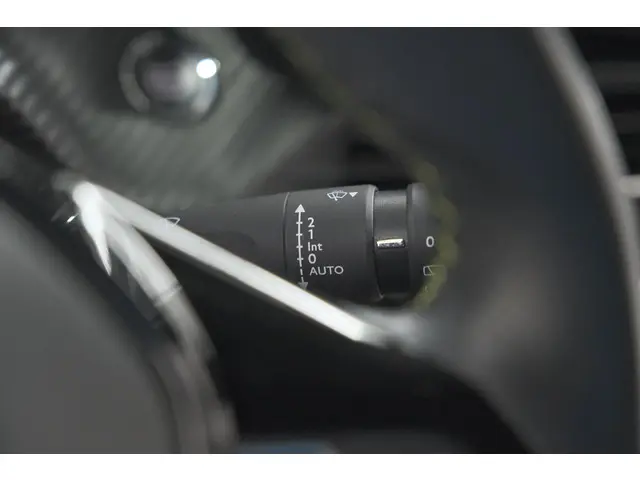 Peugeot 208 PureTech 100 GT 2021 Benzine 37