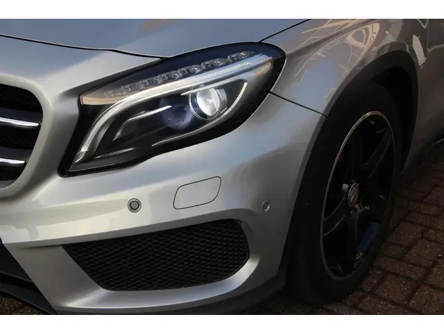 Mercedes-Benz GLA 180 Ambition AMG Line 2017 Benzine 20