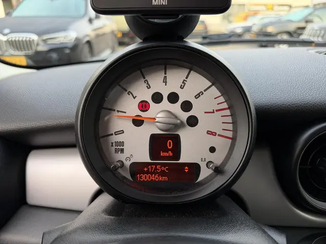 MINI One Mini 1.6 Business Line Org NL 2012 Benzine 13