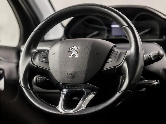 Peugeot 208 1.2 PureTech Sport 2018 Benzine 17