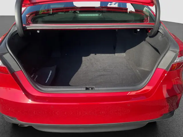 Toyota Camry 2.5 Hybrid Business + 2021 Hybride Benzine 25