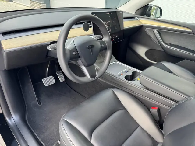 Tesla Model Y 3