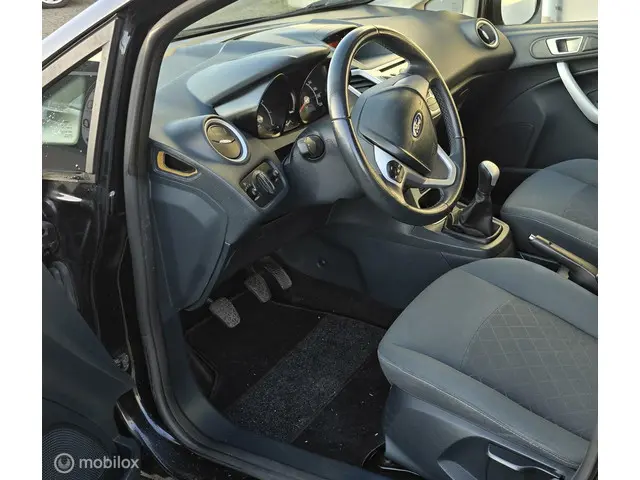 Ford Fiesta 1.25 zeer nette auto 2013 Benzine 19
