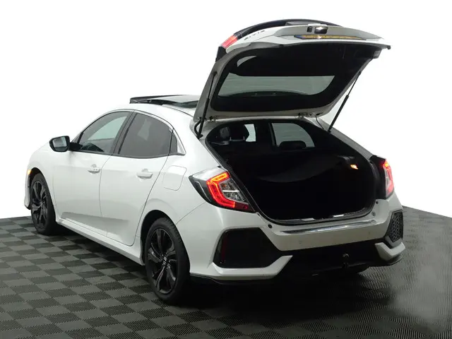 Honda Civic 1.0 i-VTEC Executive Aut- 2018 Benzine 36