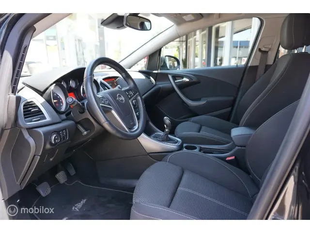 Opel Astra Sports Tourer 1.4 Turbo Business + 2015 Benzine 8