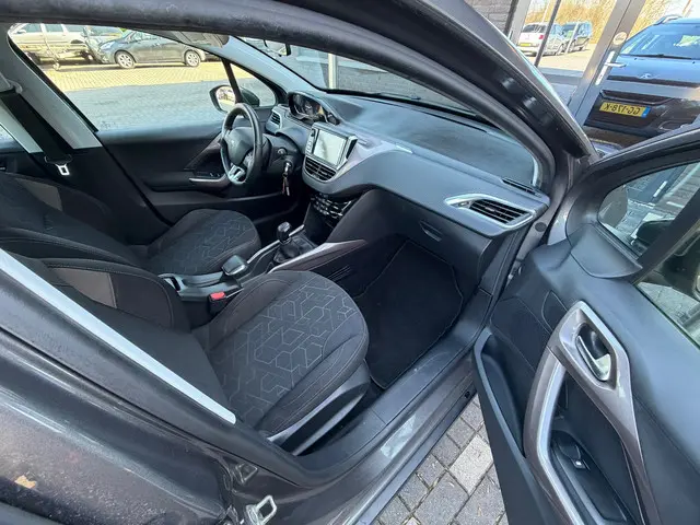 Peugeot 2008 1.2 PureTech Active 2015 Benzine 22