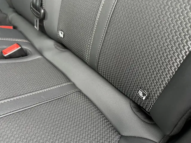 Peugeot 3008 1.6 HYbrid 225 GT 2023 Hybride Benzine 31