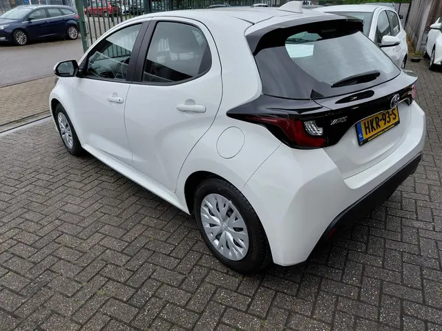 Toyota Yaris 1.5 Hybrid Active 2022 Hybride Benzine 2