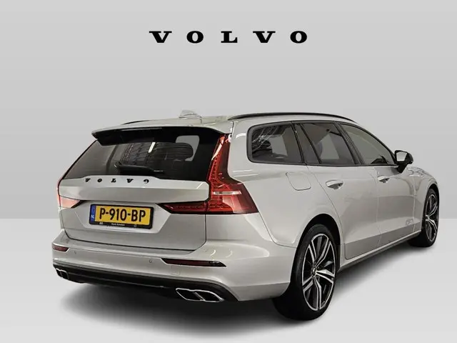 Volvo V60 2.0 B3 Momentum Advantage 2022 Benzine 3