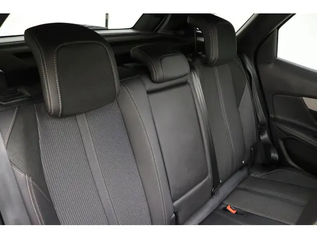 Peugeot 3008 1.6 HYbrid 225 GT 2023 Hybride Benzine 15