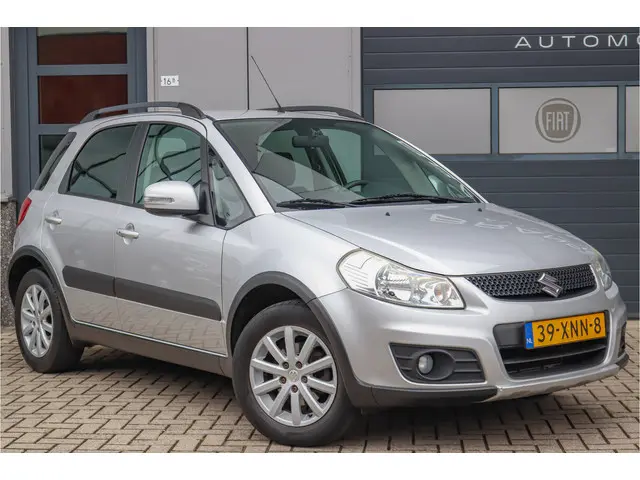 Suzuki SX4 1.6 Executive 2012 Benzine 3